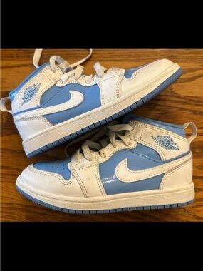 Jordan 1 Mid Legend Blue size 13 C